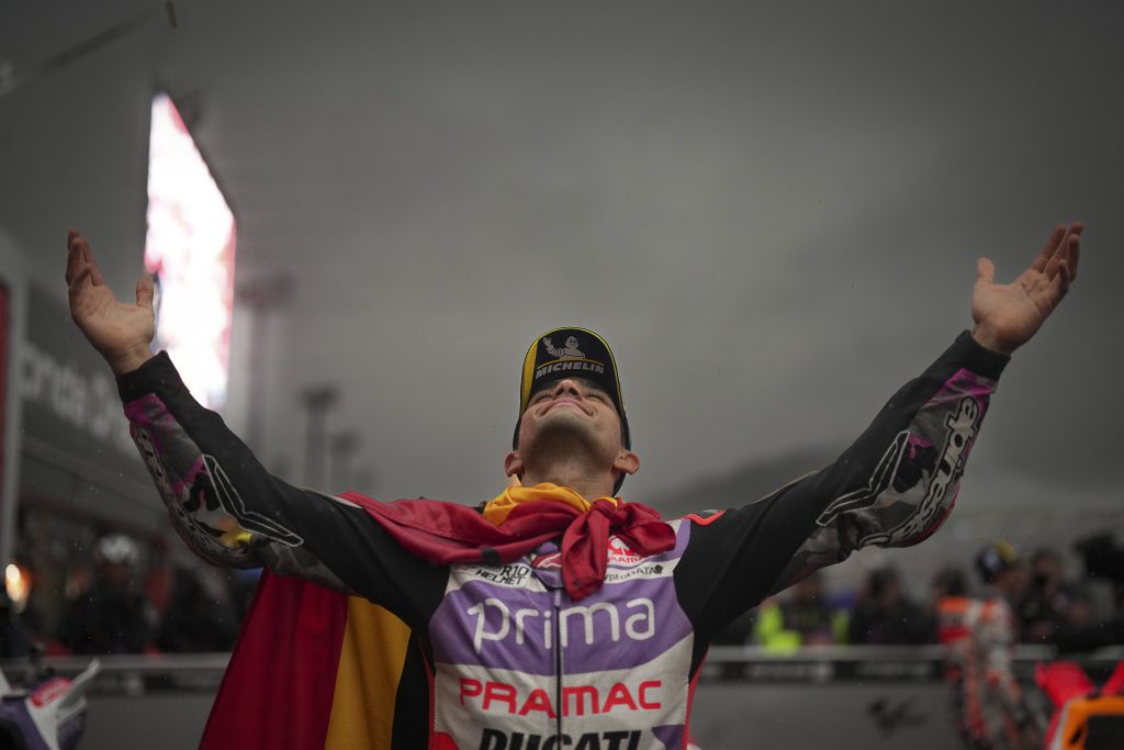 Jorge-Martin-Parc-Ferme-Arms-open-1024x683.jpg