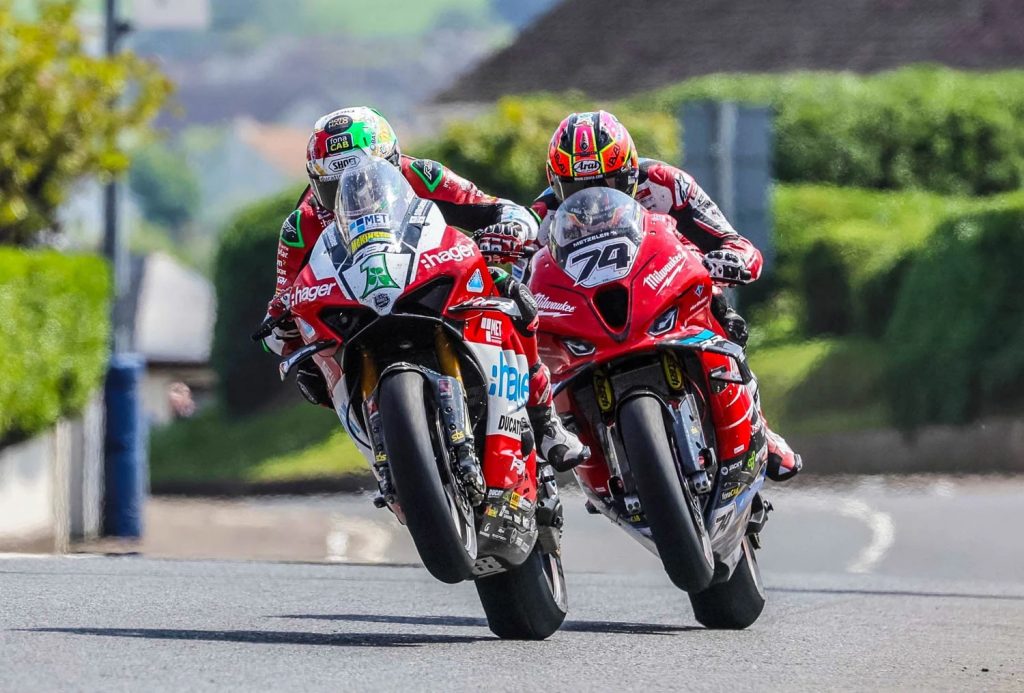 Race-2-North-West-200-Superbike-race-029