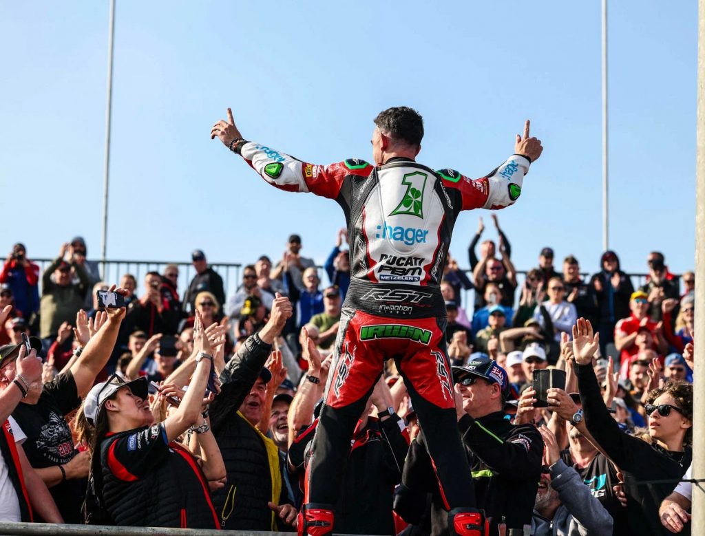 Race-6-North-West-200-Superbike-NW-200-race-005