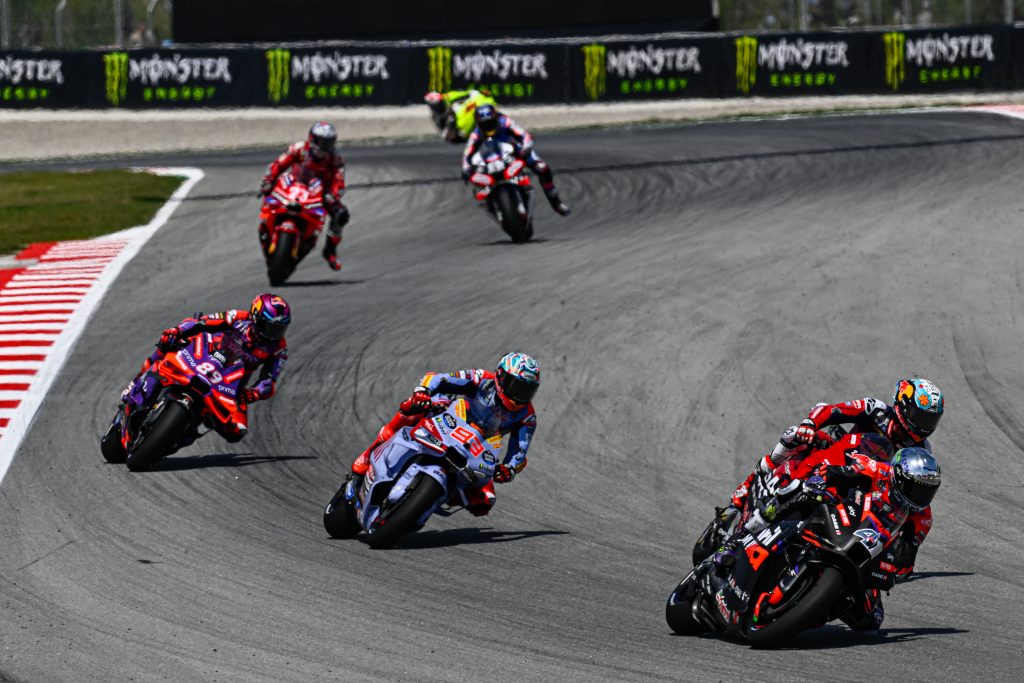 espargaro-leads-the-field-1024x683.jpg