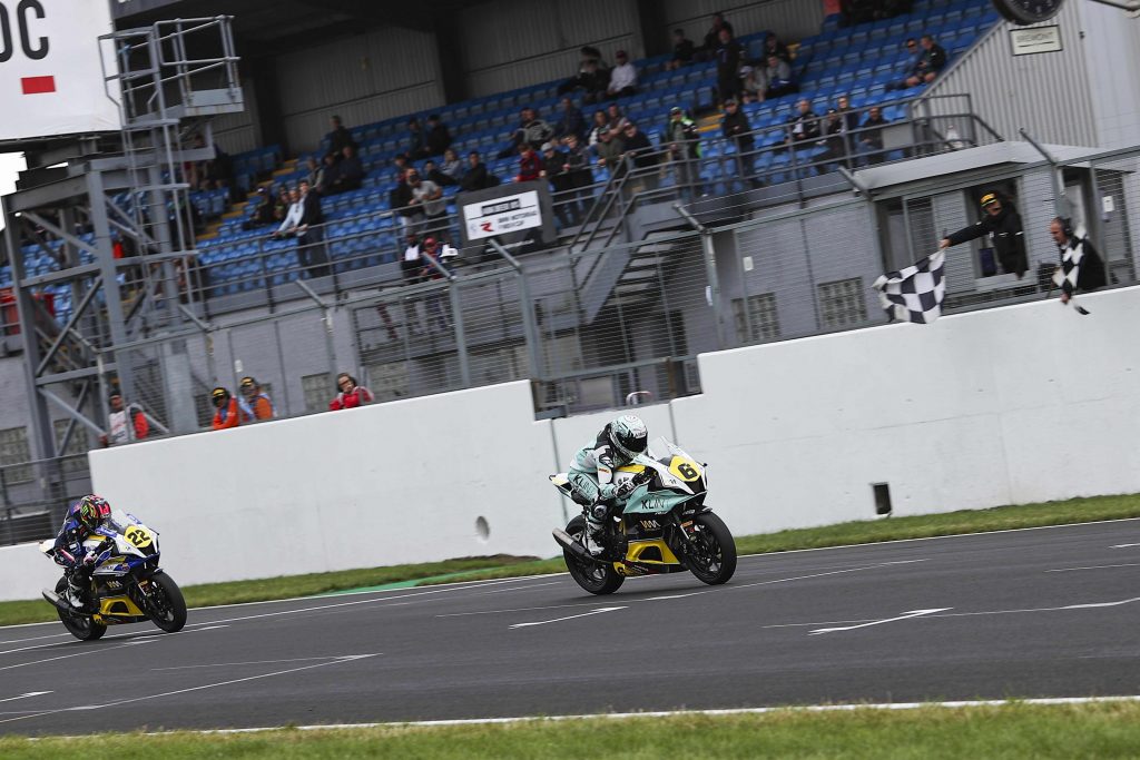 Maria Herrera (Klint Forward Factory Team) Ana Carrasco (Evan Bros Racing Yamaha Team)