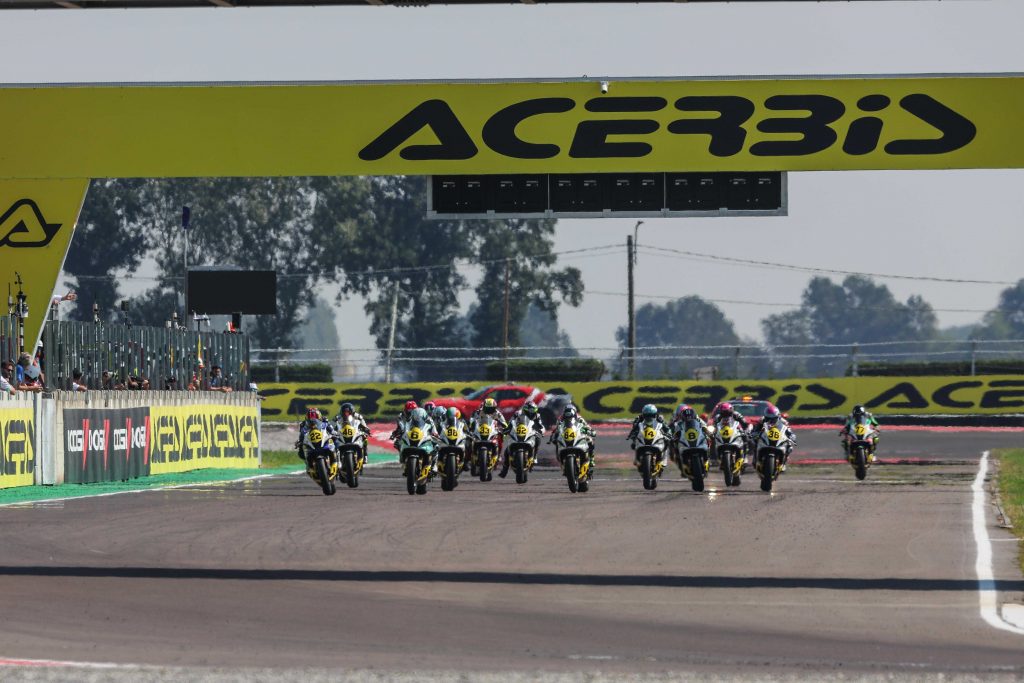 WCR race one start cremona
