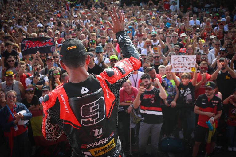 petrucci waving to fans