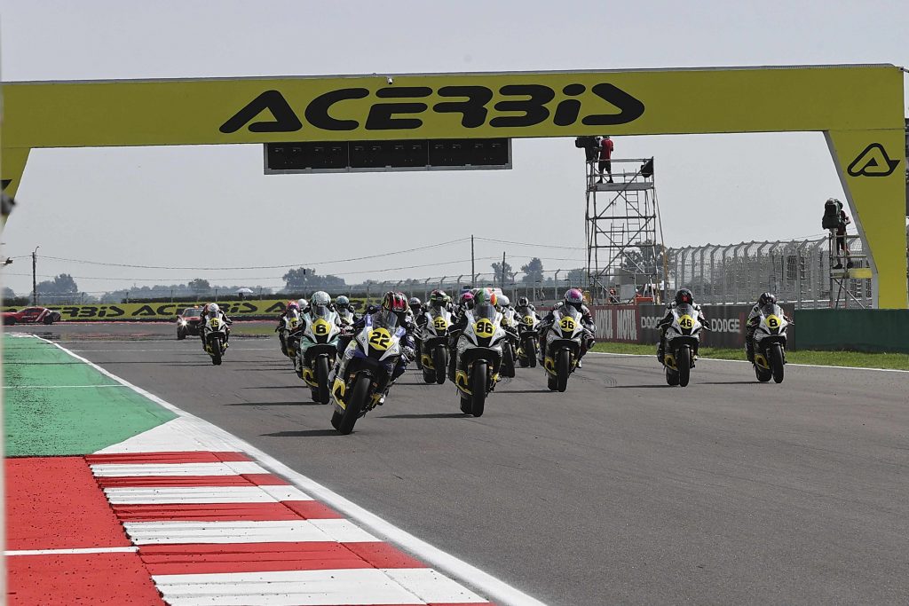 wcr round 4 race 2 start