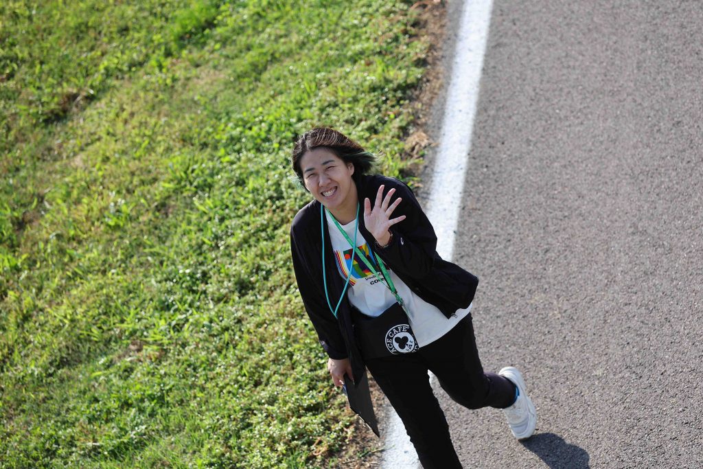 Luna Hirano track walk