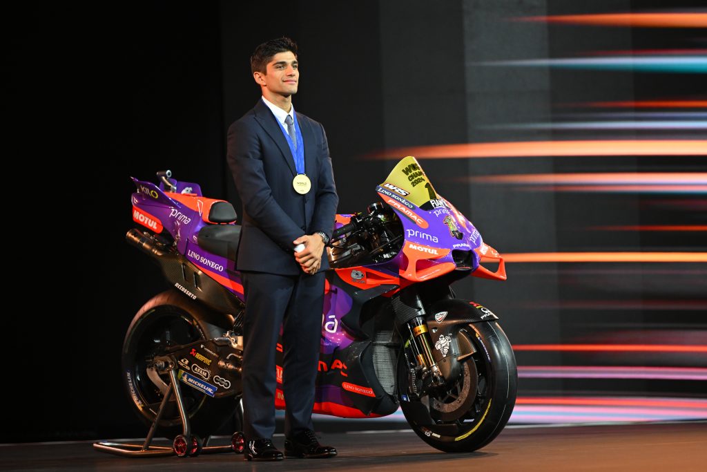 jorge martin with world championship bike