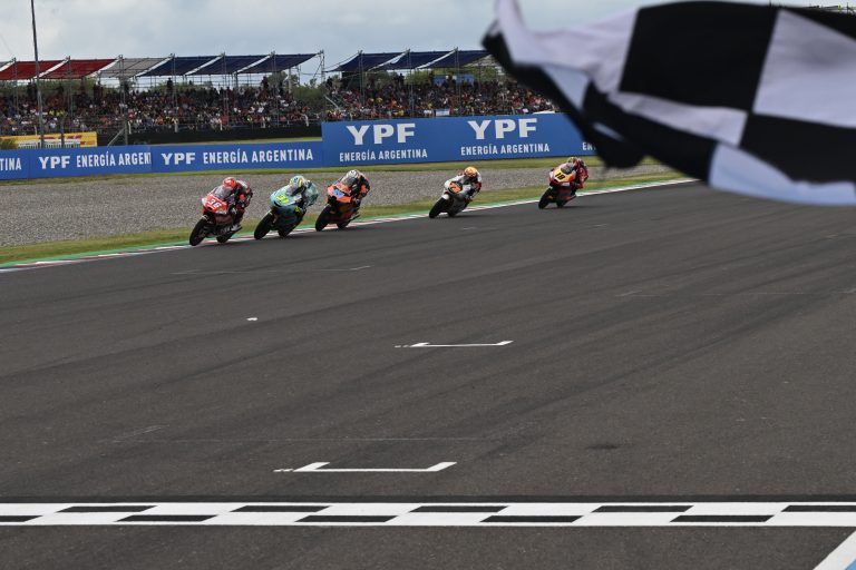 Angel Piqueras takes the line moto3