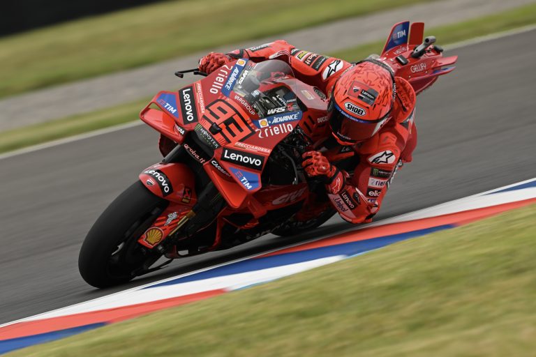 Marc Marcquez left elbow down