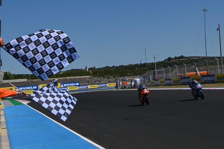 Maximo Quiles takes the flag