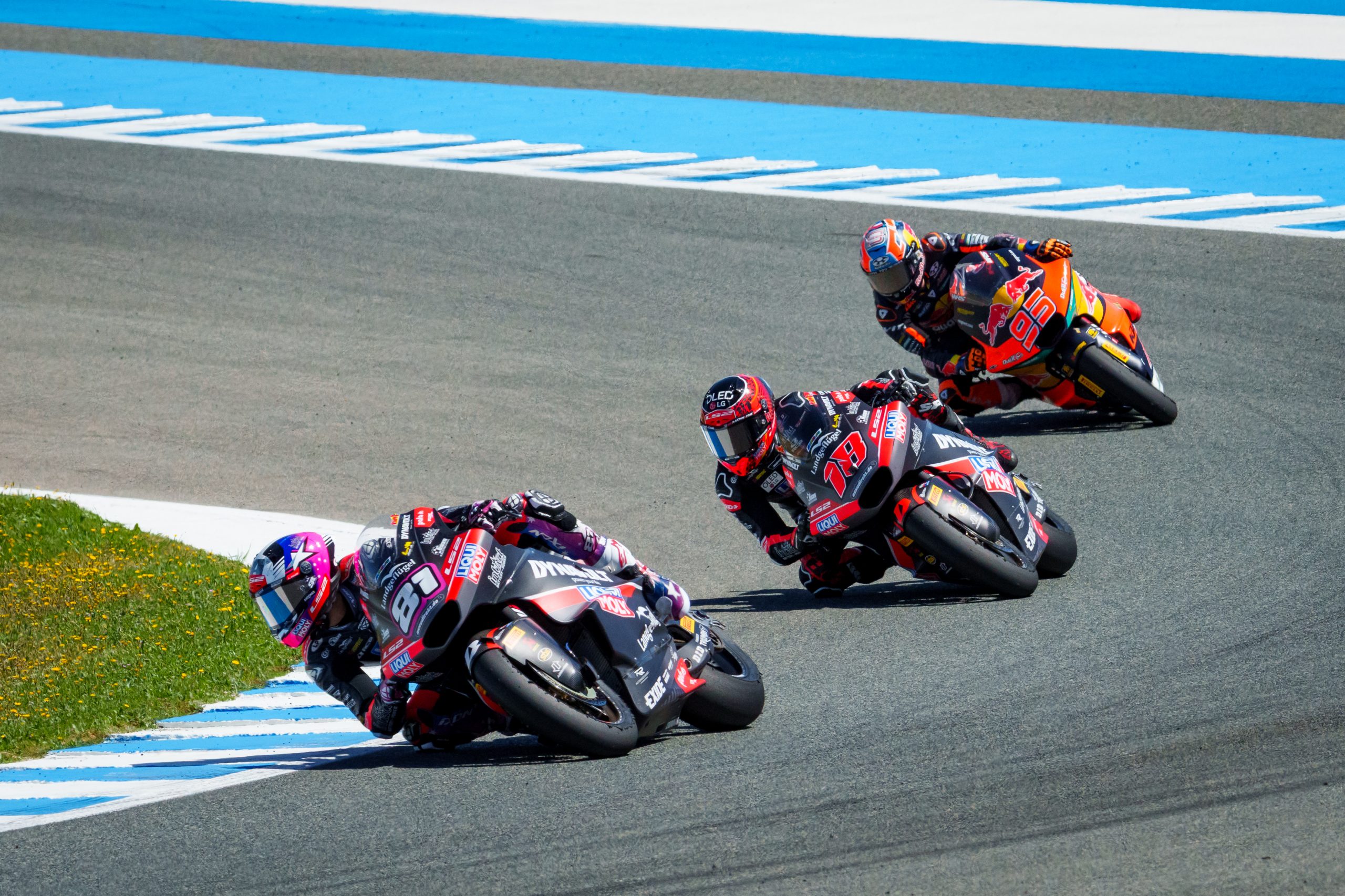 Agius holds firm in Jerez thriller to secure back-to-back Moto2 ...